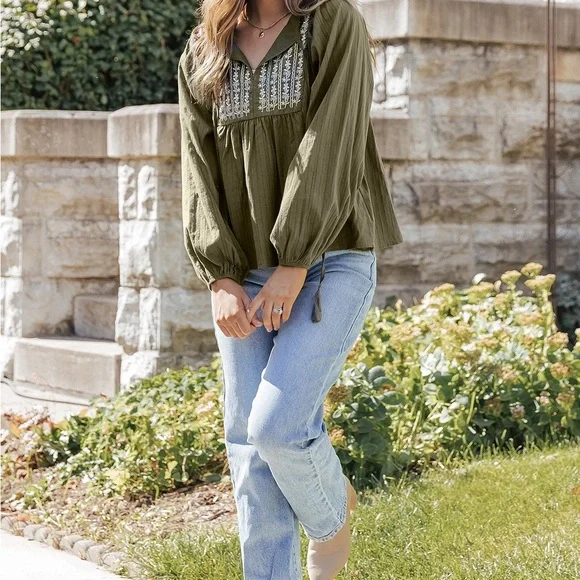 Green Embroidered Split Neck Pleated Loose Blouse Bohemian Top - Picture 4 of 15